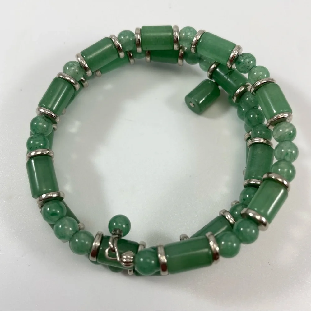 Beautiful Unsigned Silver Tone Memory Wire Aventurine Beaded Bangle Bracelet